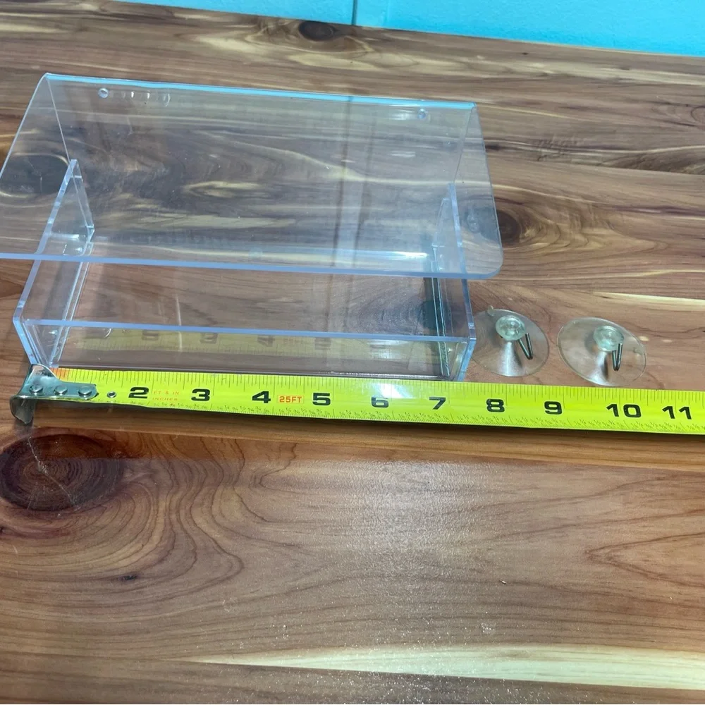 Clear window bird feeder